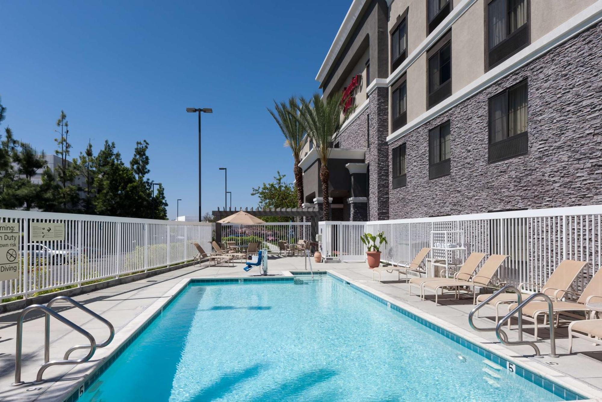Hampton Inn Los Angeles Orange County Сайпръс Екстериор снимка