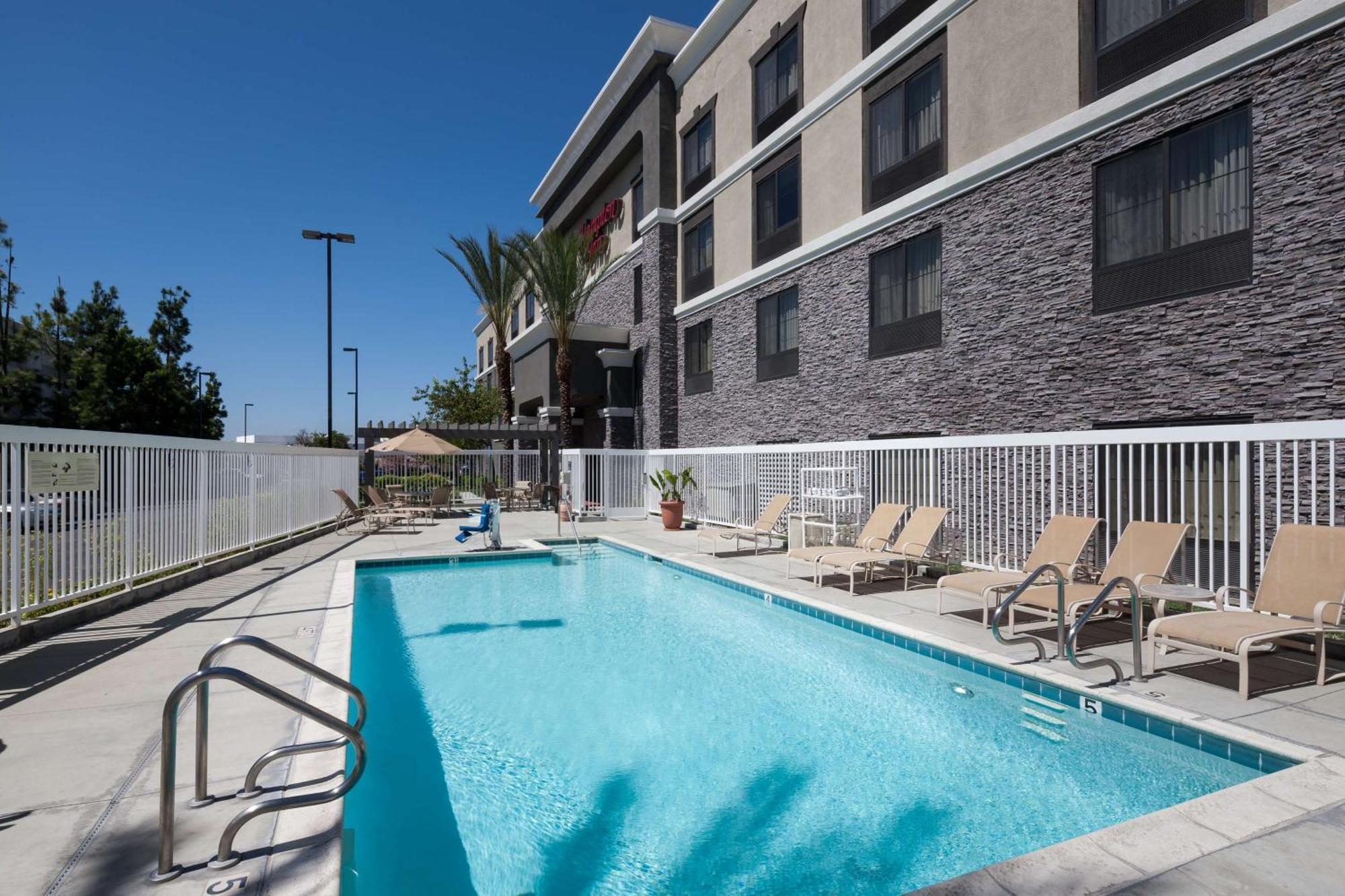Hampton Inn Los Angeles Orange County Сайпръс Екстериор снимка